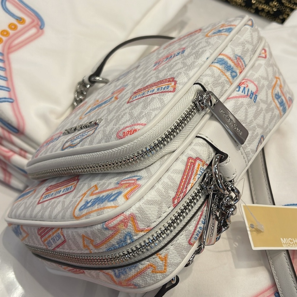 MICHAEL KORS
Jet Set Md Printed Signature Logo Crossbody NS CHAIN XBODY Flight - Picture 12 of 16